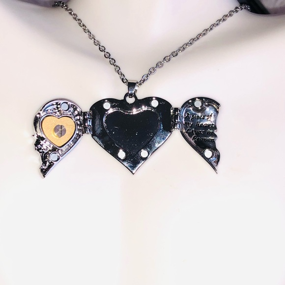 Beautiful Secret compartment Swarovski Crystal memory necklace, urn necklace, - Picture 7 of 8